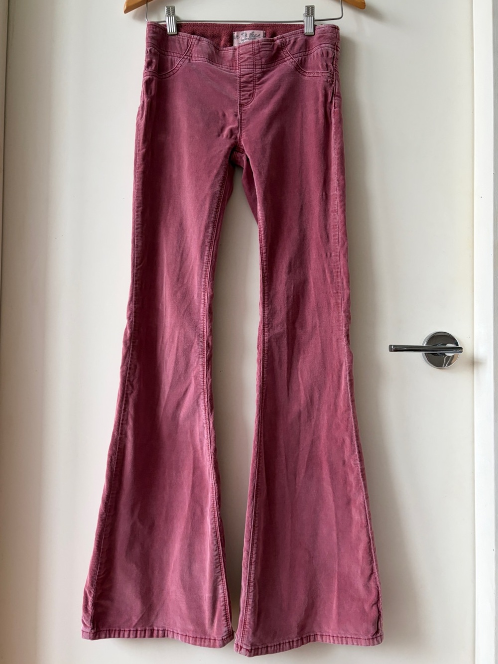 We The Free Flared Stretch Corduroy Pants in Mauve Rose size 26 Free People